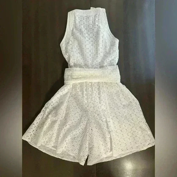 NWT Anthropologie Women’s Ivory Eyelet Lace Belted Romper - Size 4 - Picture 2 of 12